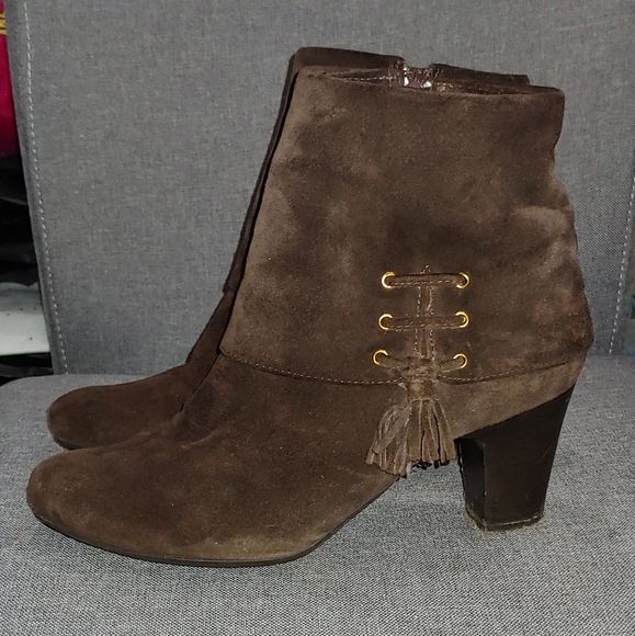 VANE Suede Booties with Tassle - Picture 3 of 6